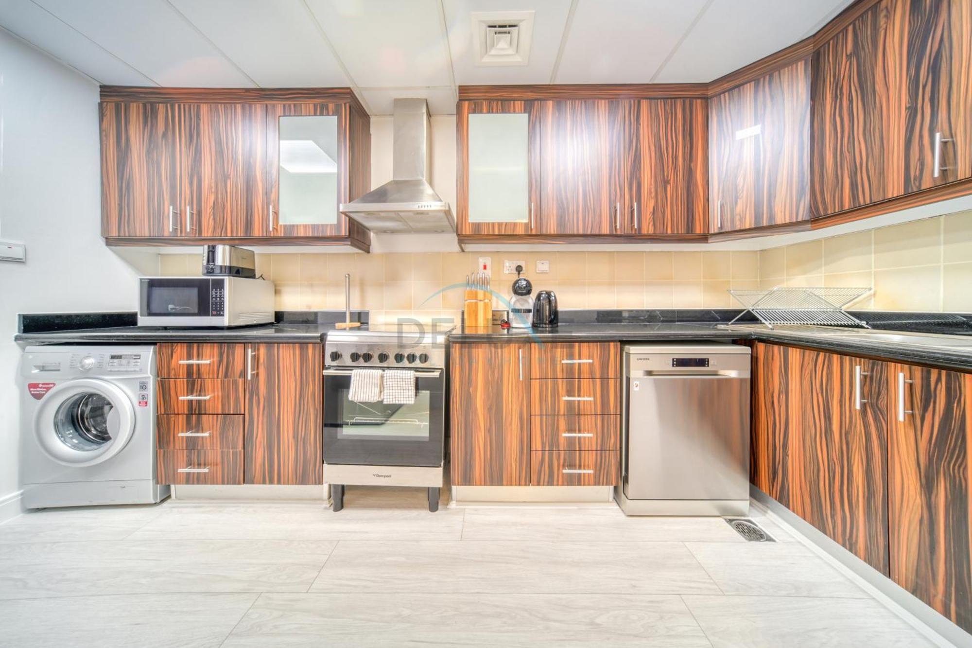 High Floor 2br With A View Of The Marina Canal Steps Away From The , Shams 1, Jbr By Deluxe Homes Appartement Dubaï