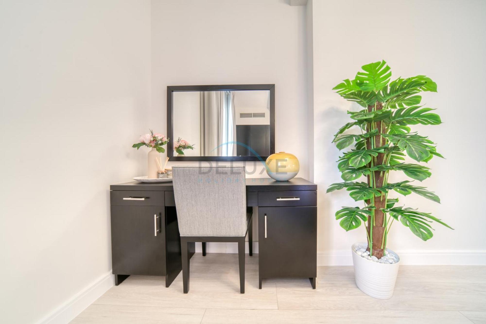 High Floor 2br With A View Of The Marina Canal Steps Away From The , Shams 1, Jbr By Deluxe Homes Appartement *