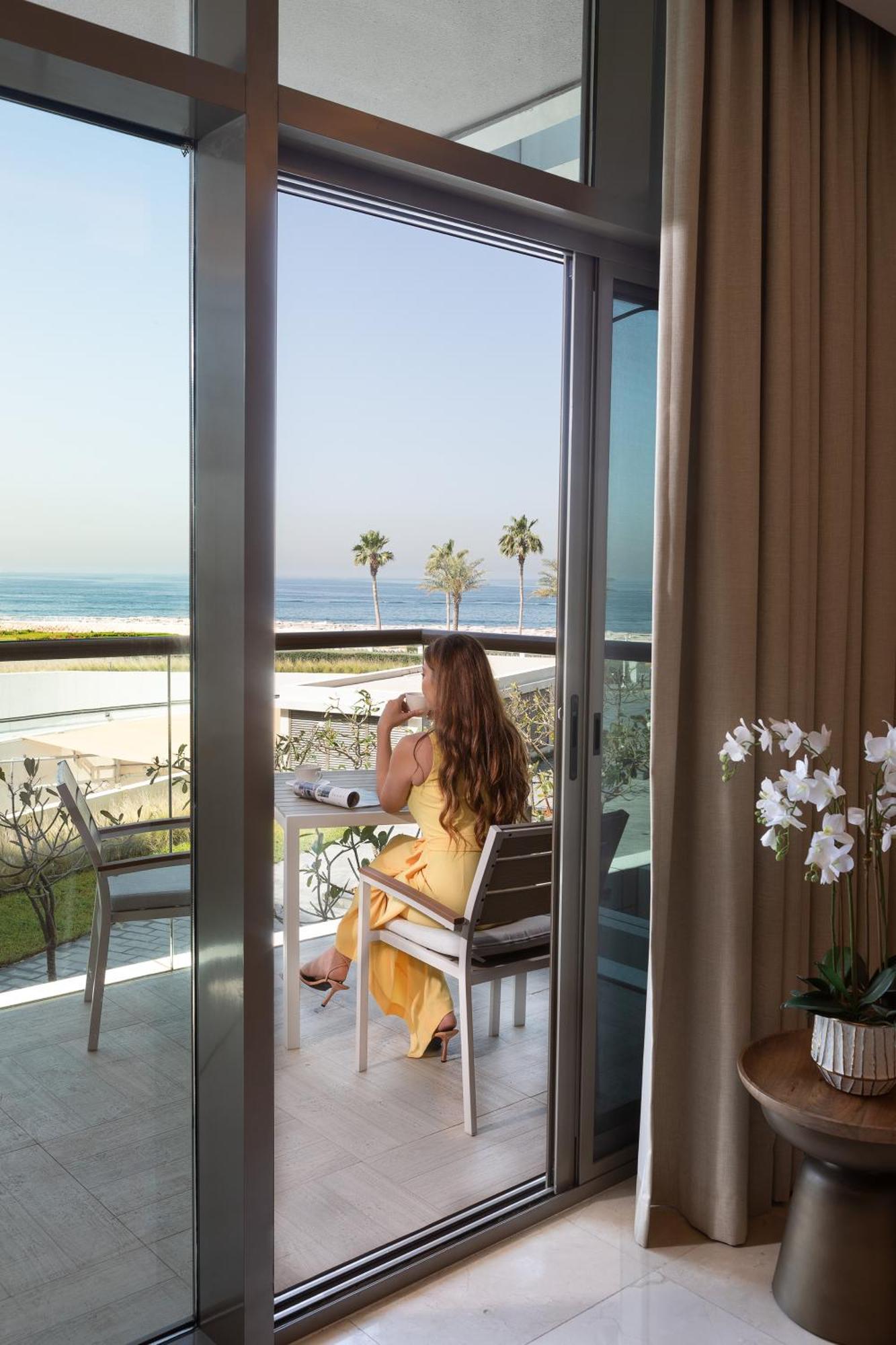 Bespoke Homes - Palm Jumeirah- 2 Bedroom Sea View With Pool & Access, The 8 * Dubái