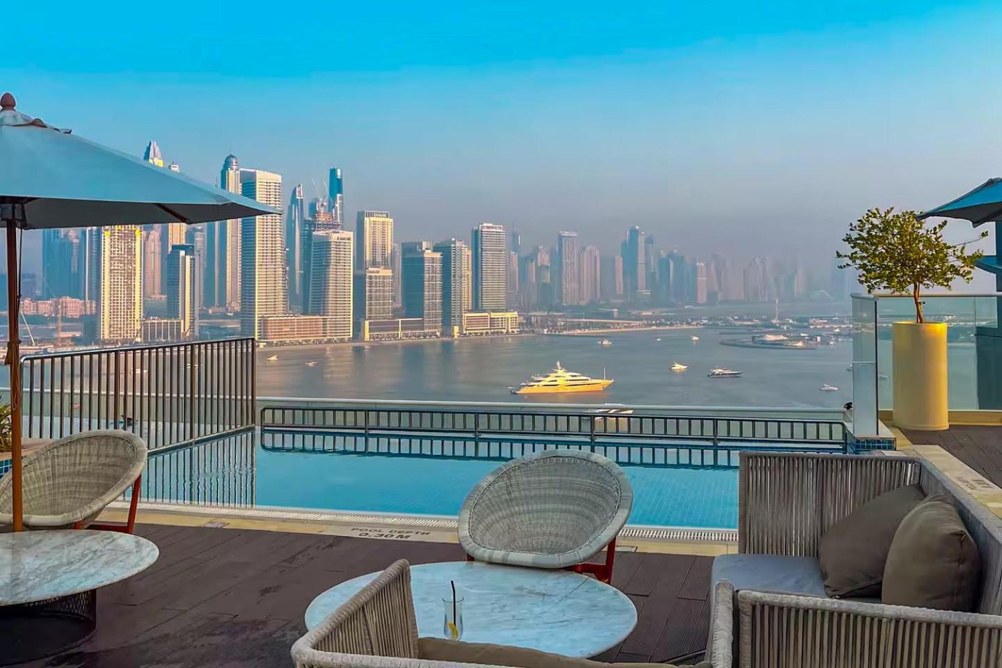 Seafront Escape Infinity Pool & Private Dubaï