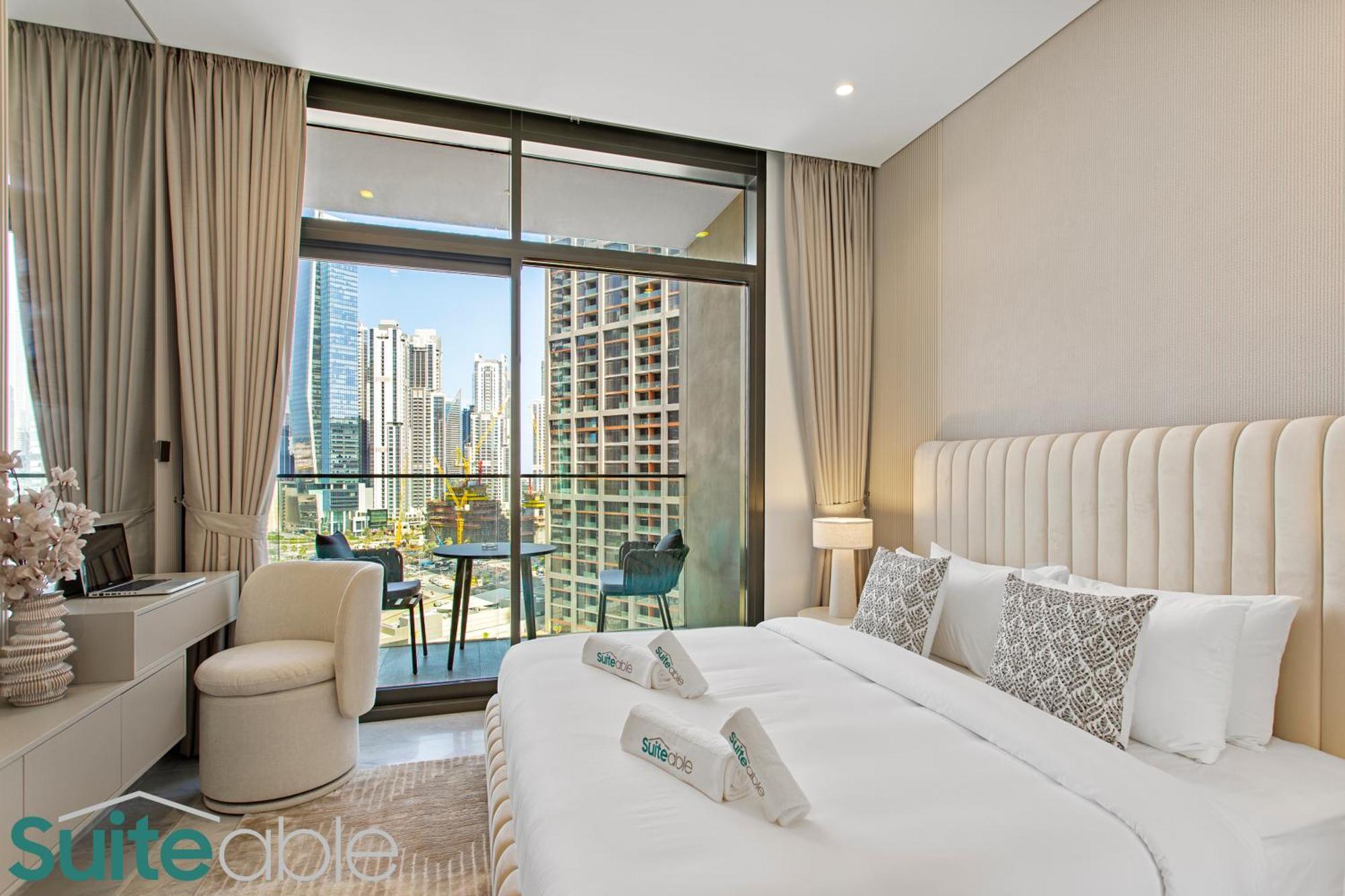 Luxury One Bedroom With Burj Khalifa View *