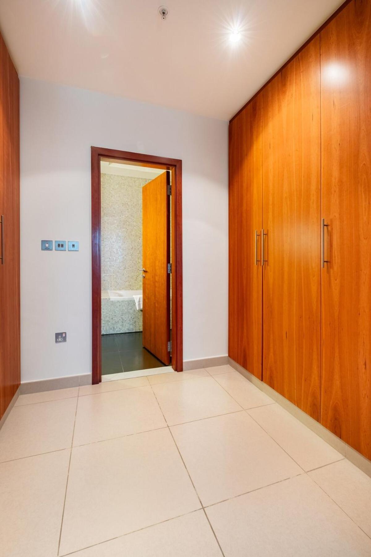 Park Tower Difc - 10 Minutes Walk To Metro - Spacious 1bdr Apartamento *