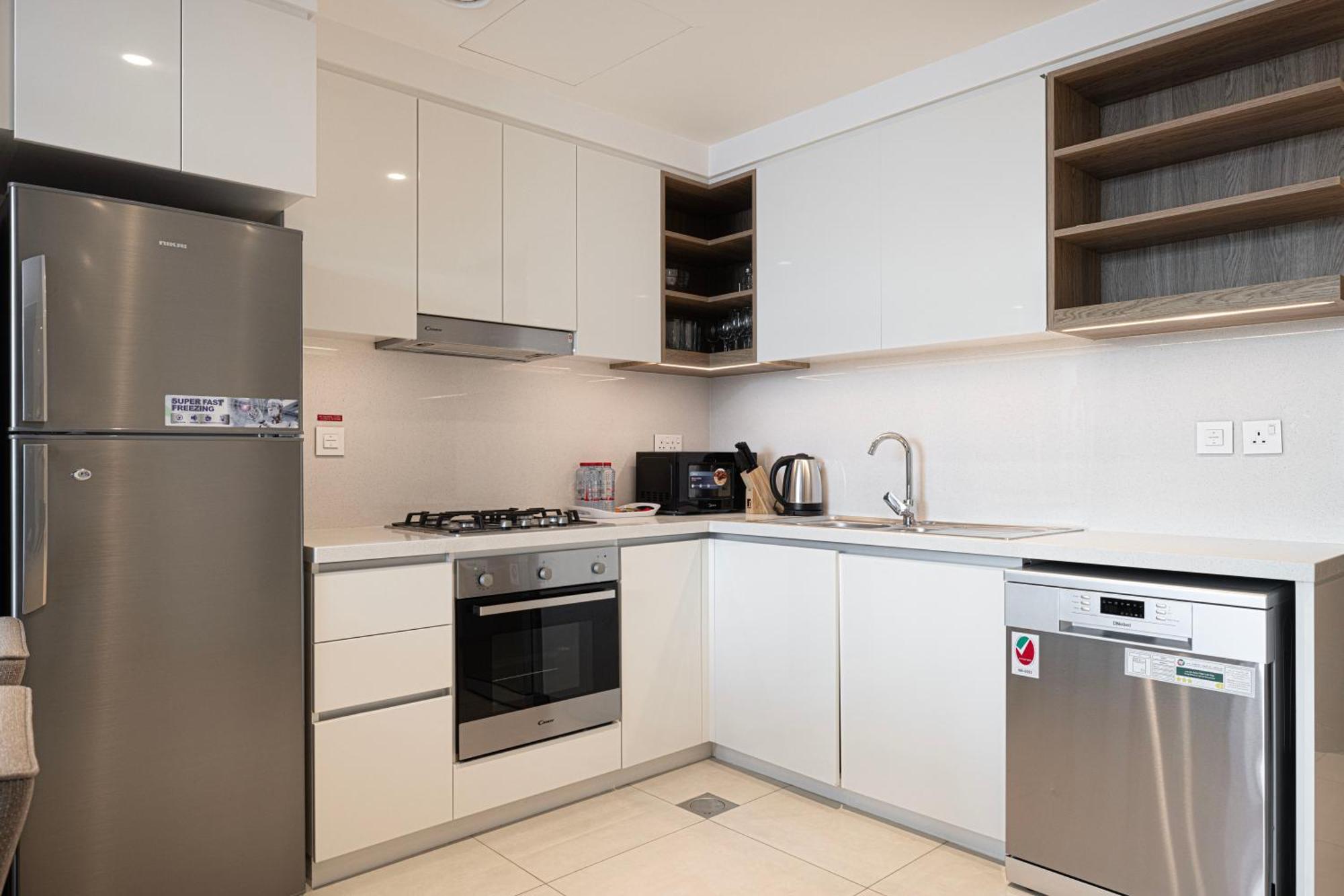 Fresh New 2 Bedroom! Amazing Burj Khalifa View! 5-star Pool & Gym Access! *