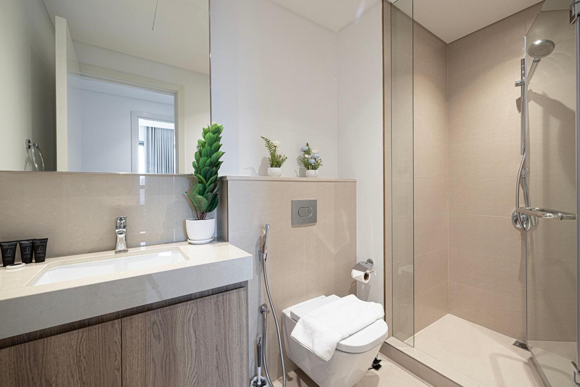 Fresh New 2 Bedroom! Amazing Burj Khalifa View! 5-star Pool & Gym Access! *