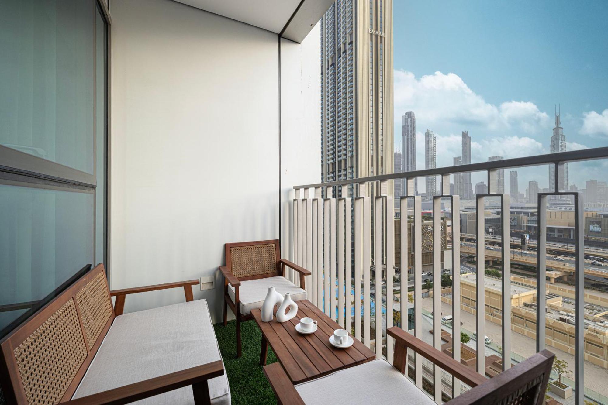 Fresh New 2 Bedroom! Amazing Burj Khalifa View! 5-star Pool & Gym Access! Appartement Dubaï