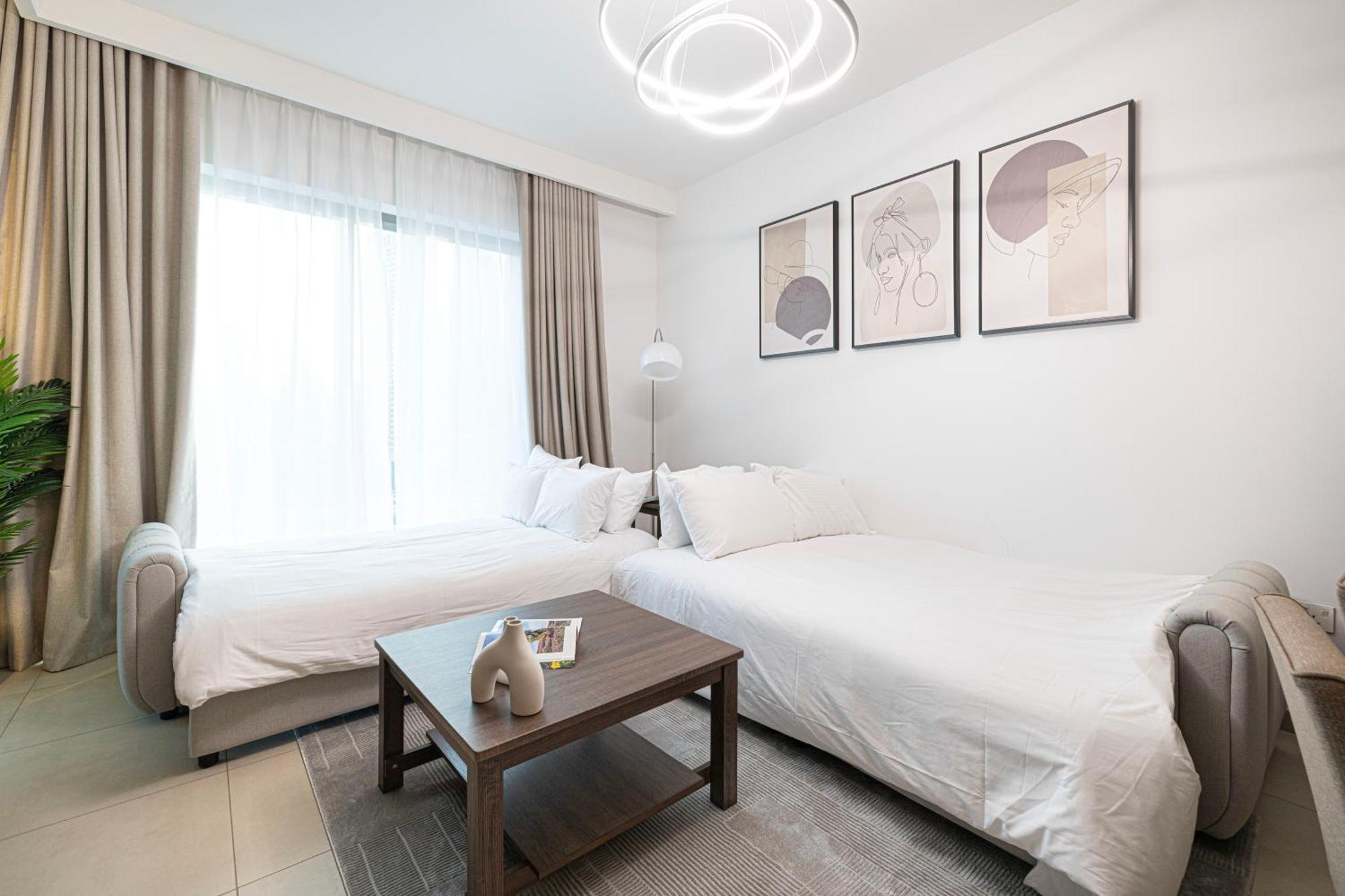 Fresh New 2 Bedroom! Amazing Burj Khalifa View! 5-star Pool & Gym Access! * Dubaï