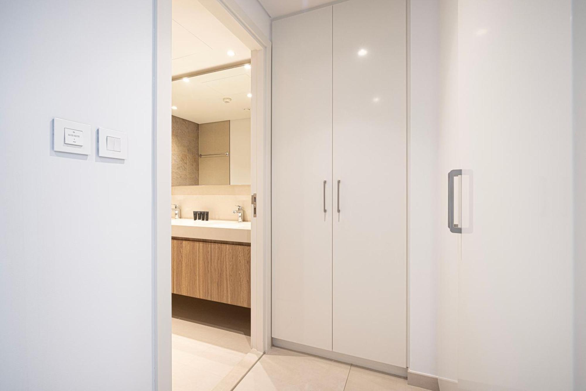 Fresh New 2 Bedroom! Amazing Burj Khalifa View! 5-star Pool & Gym Access!
