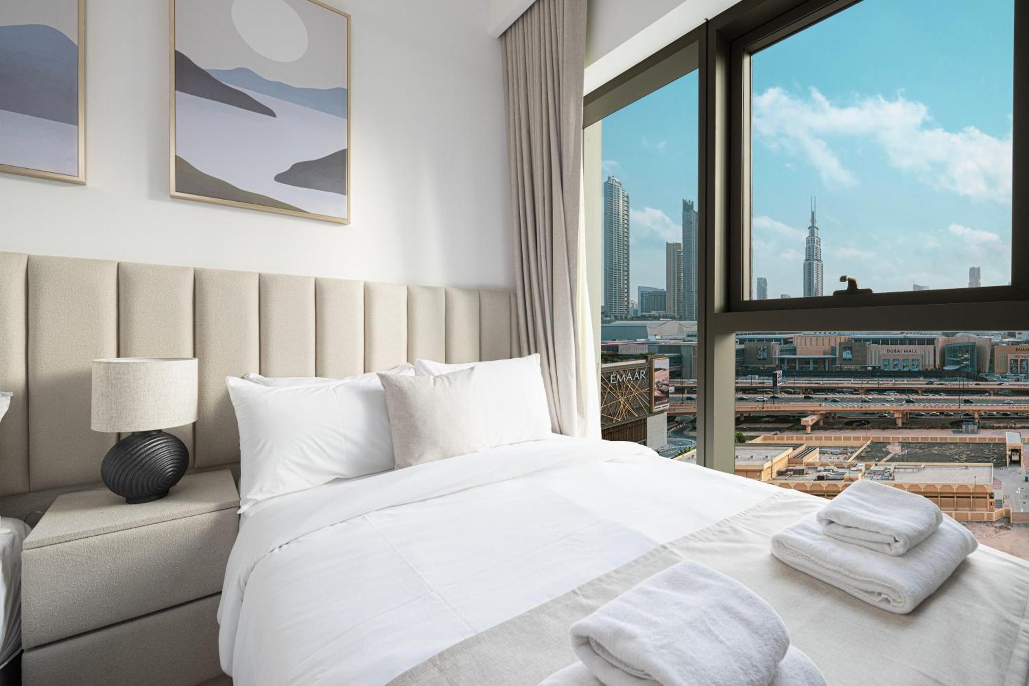 Fresh New 2 Bedroom! Amazing Burj Khalifa View! 5-star Pool & Gym Access! Dubaï