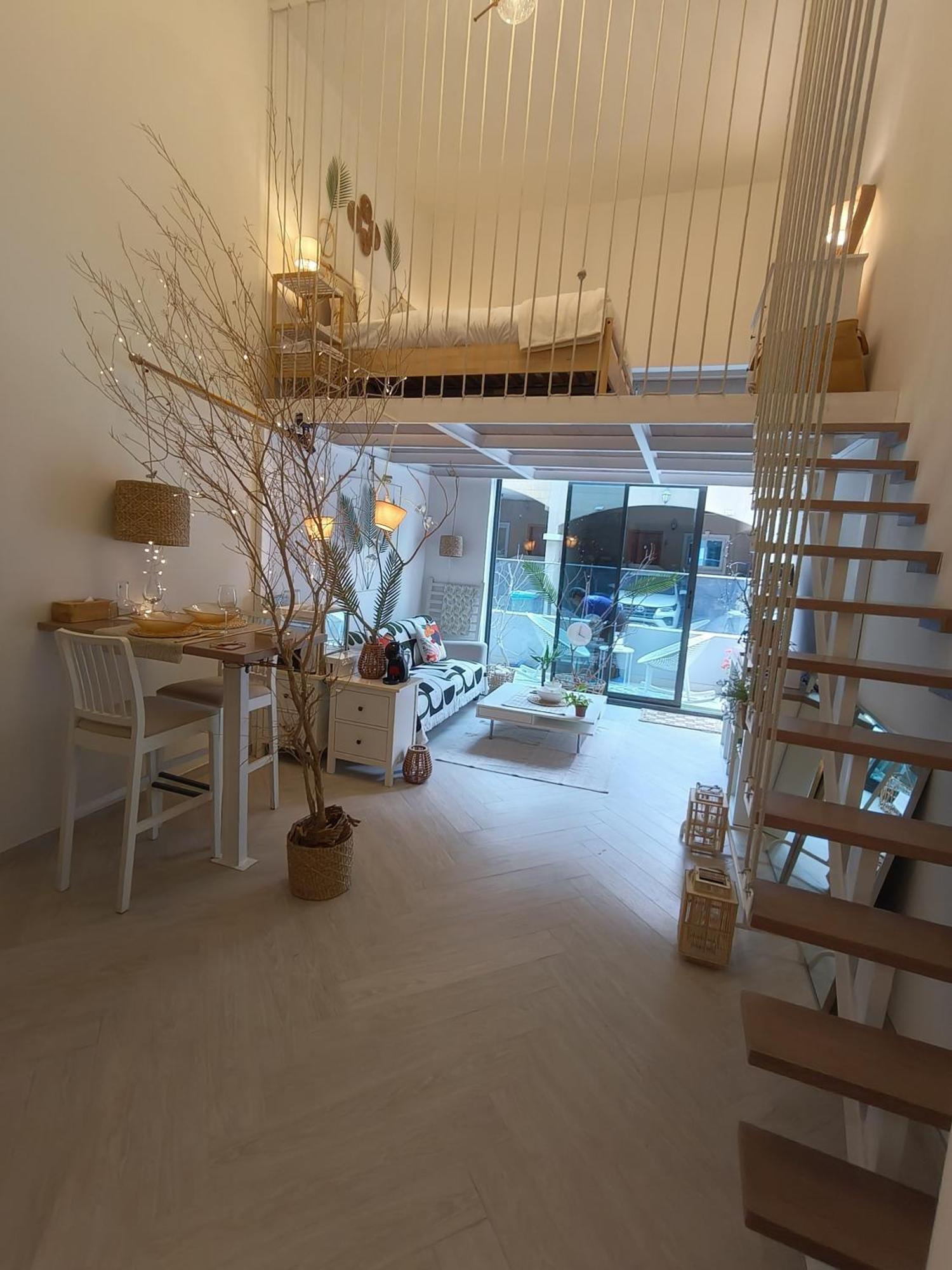 Appartement Boutique Loft, Stylish, Cozy And Luxurious Style In Wonderful Building With 2 Pools & Gym Dubaï