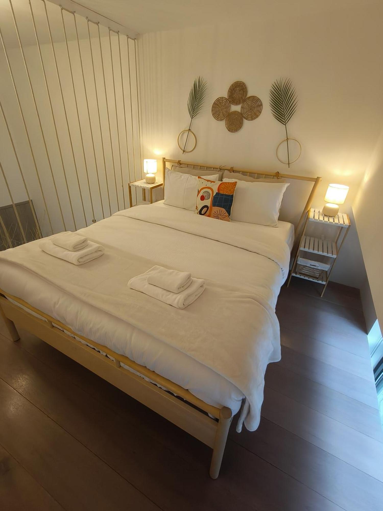 Boutique Loft, Stylish, Cozy And Luxurious Style In Wonderful Building With 2 Pools & Gym Dubaï