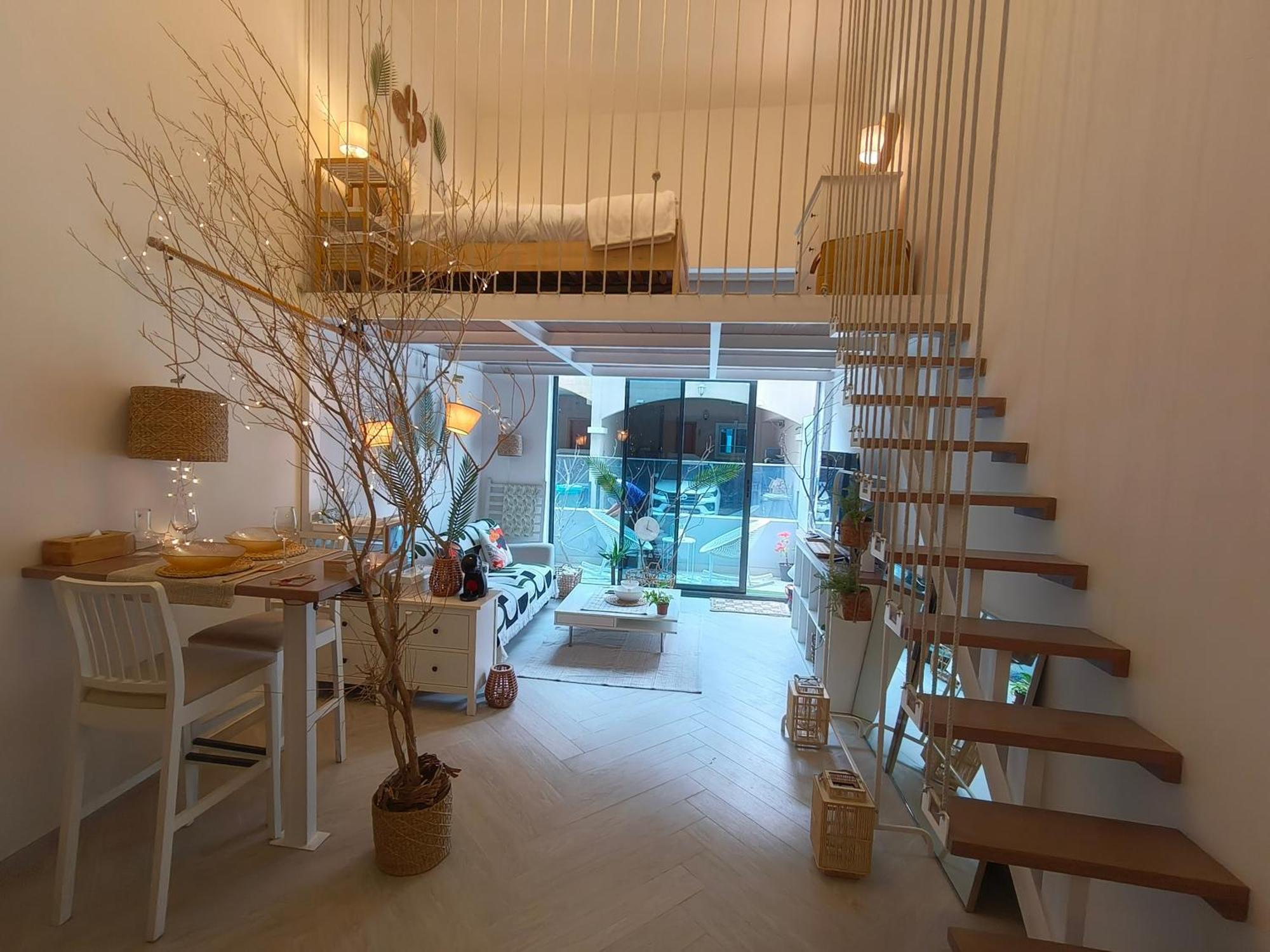 Boutique Loft, Stylish, Cozy And Luxurious Style In Wonderful Building With 2 Pools & Gym Dubaï