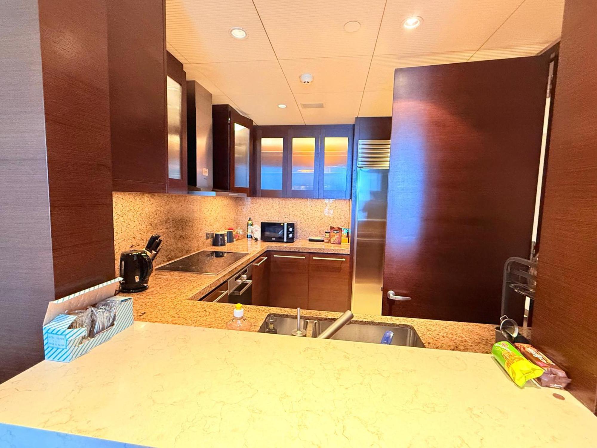 Fully Furnished 2 Bhk In Downtown Apartamento Dubái