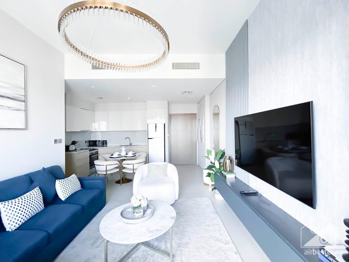 Luxurious Burj Royale 1b With Balcony & Views *