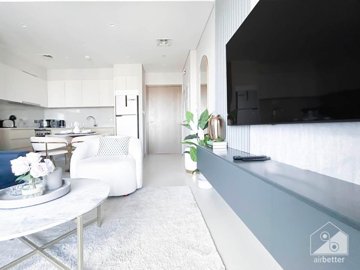 Luxurious Burj Royale 1b With Balcony & Views