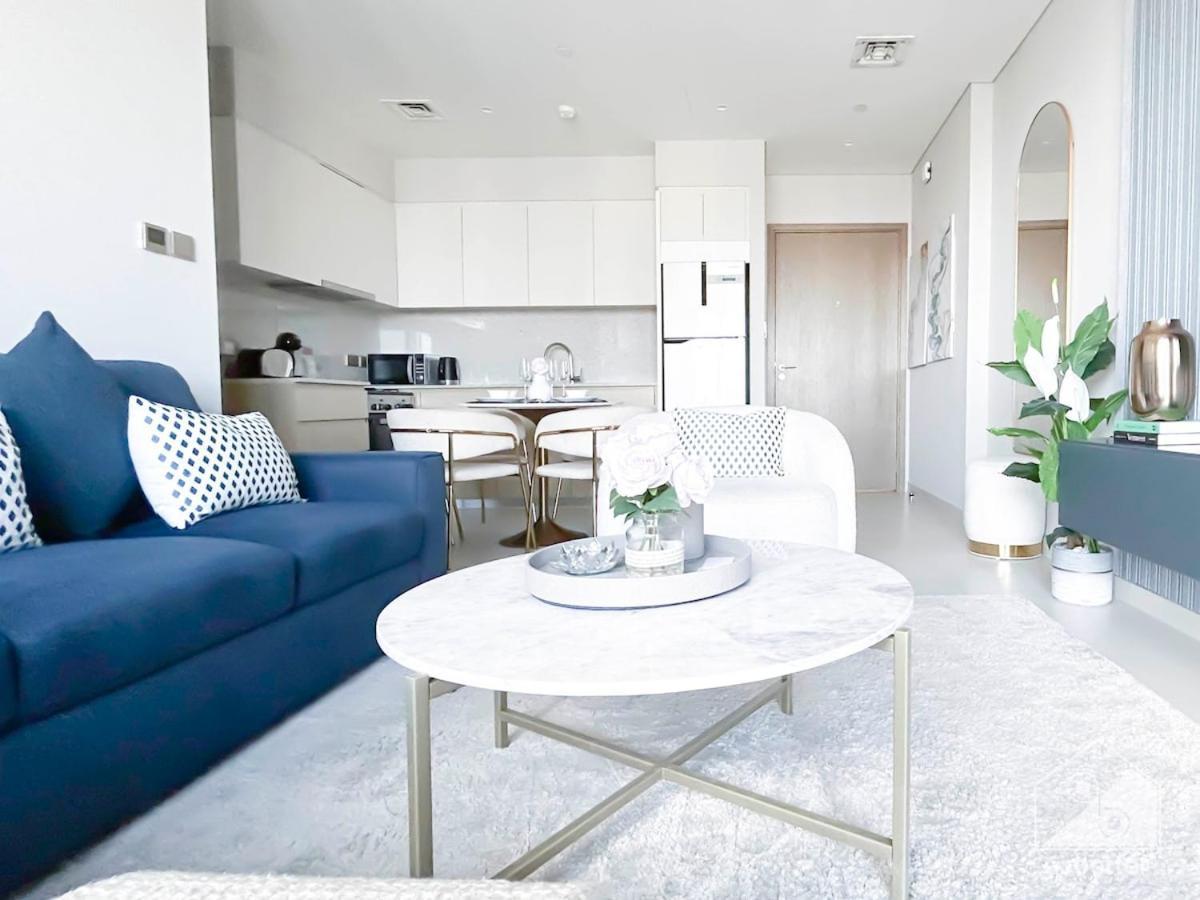 Apartment Luxurious Burj Royale 1b With Balcony & Views