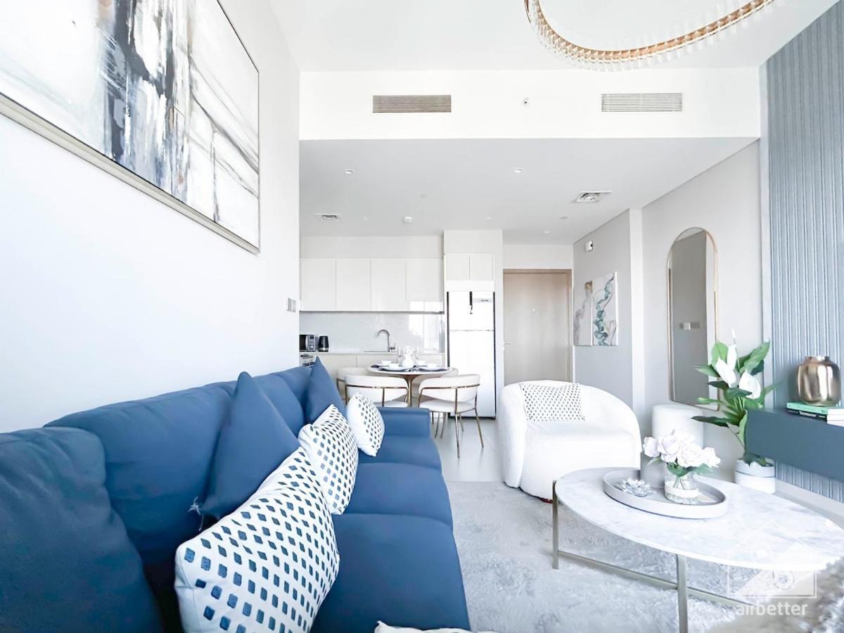 Luxurious Burj Royale 1b With Balcony & Views Dubai