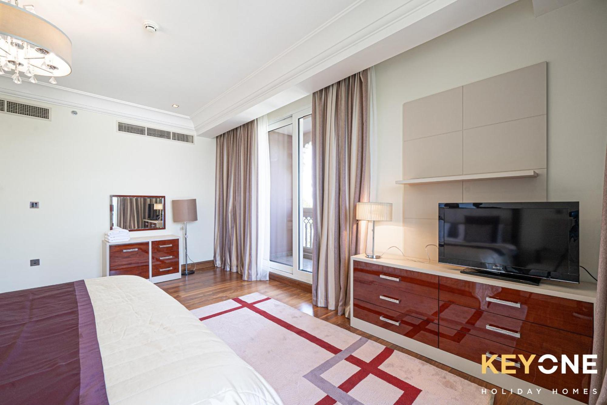 Two Bedroom And Small Room With Beach Access Lejlighed
