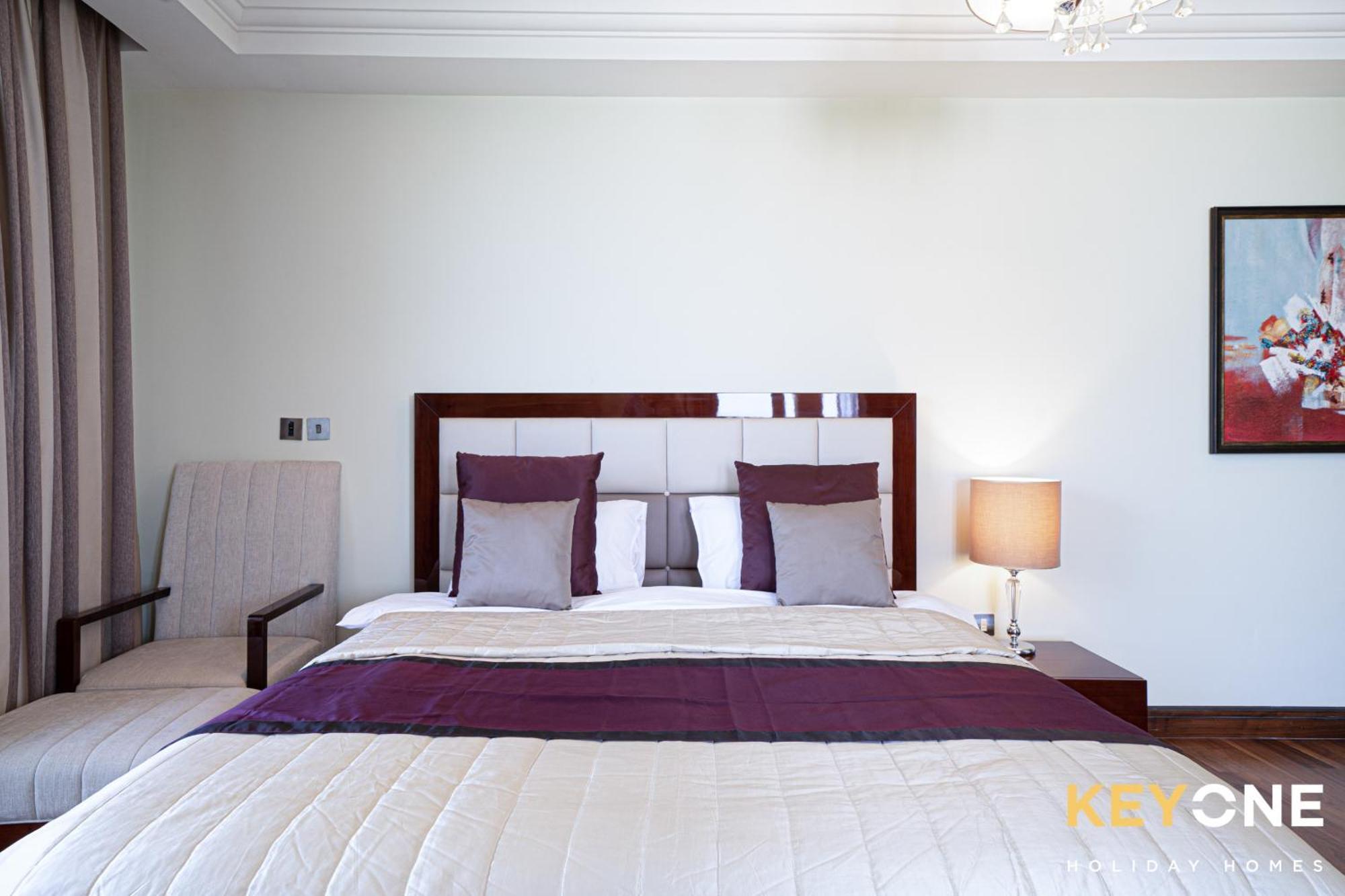 Grandeur Living 2br Maid With Access Dubai