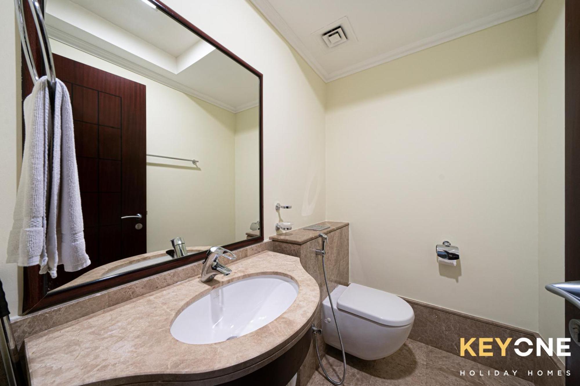 Grandeur Living 2br Maid With Access