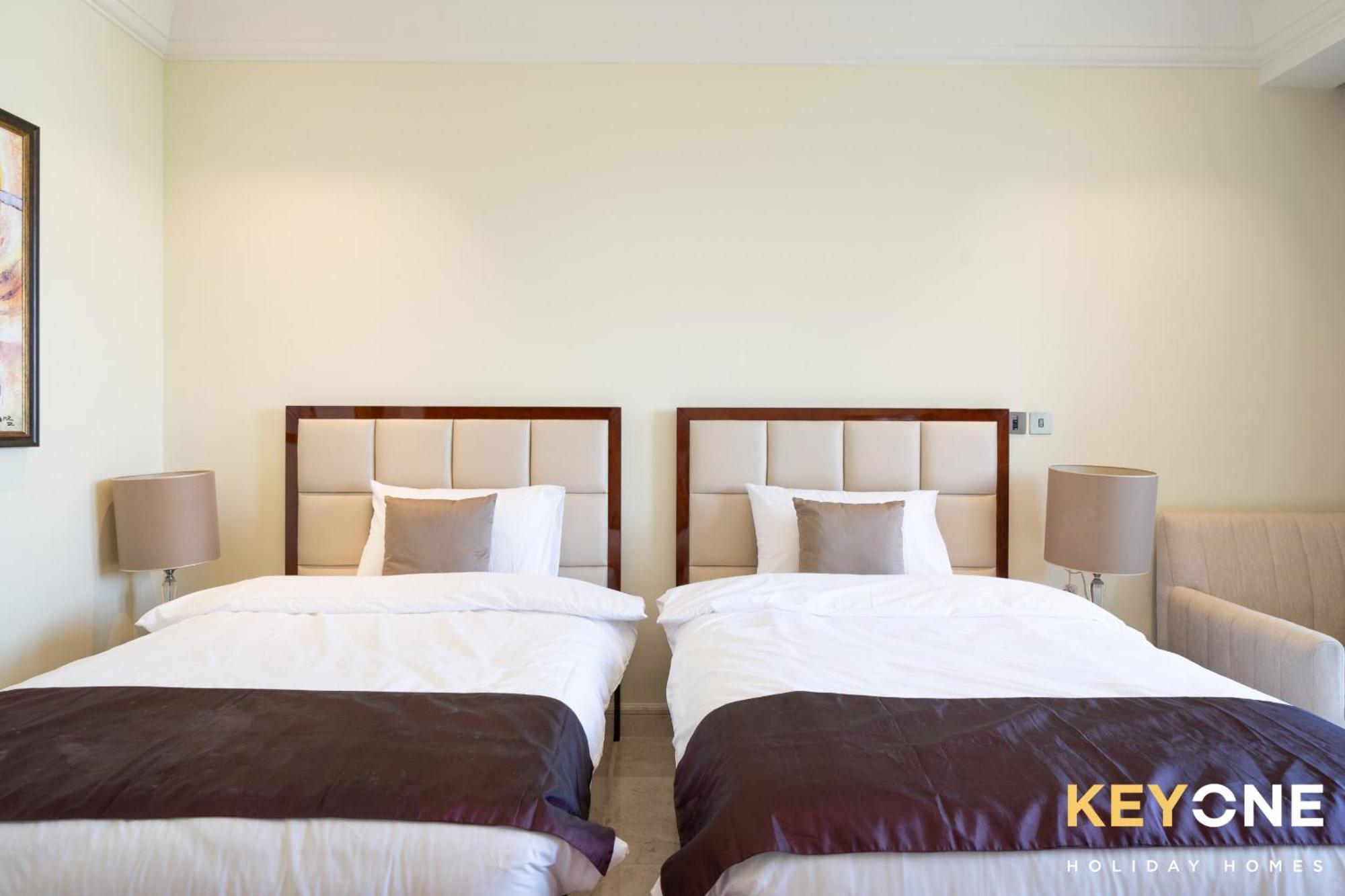 Two Bedroom And Small Room With Beach Access Lejlighed
