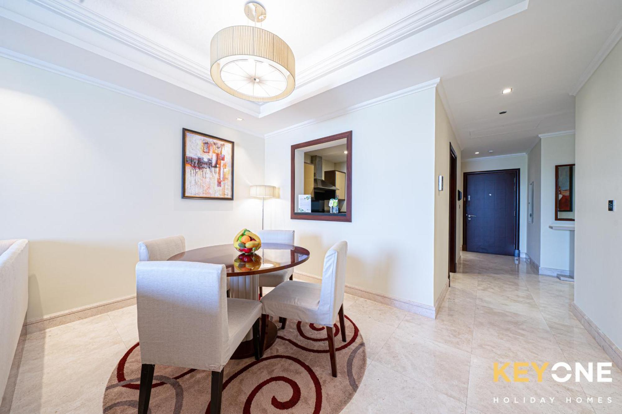 Grandeur Living 2br Maid With Access *