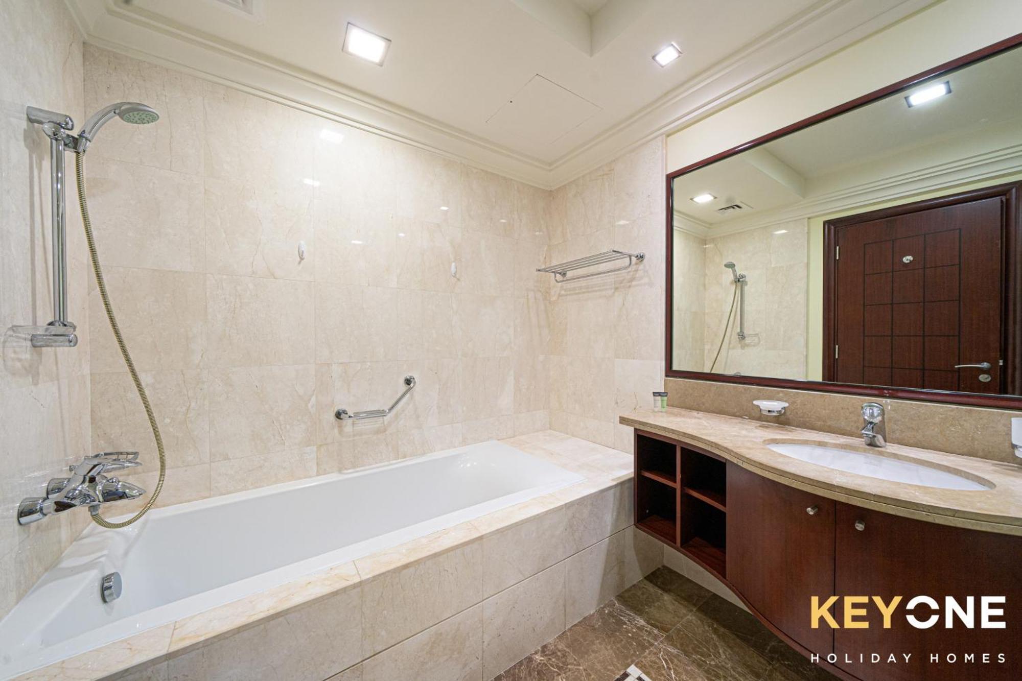 Grandeur Living 2br Maid With Access