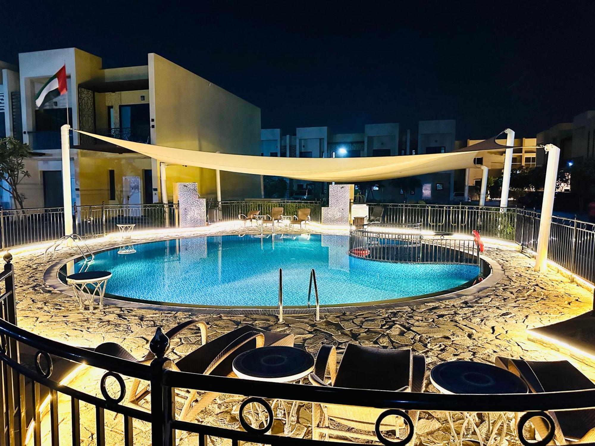 Family-friendly 1br With Play Area+pool. Uae Vilă *