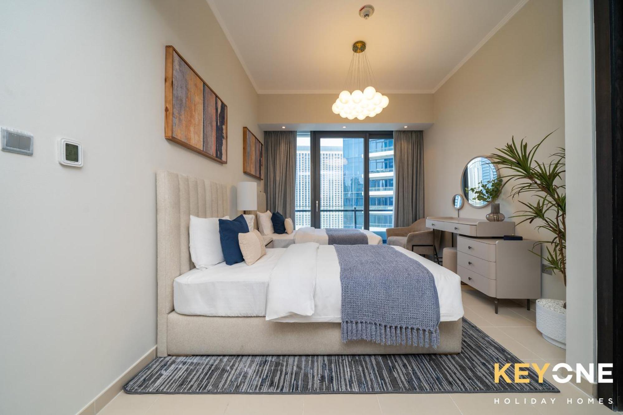 Apartment Vibrant Two Bedroom With Full Marina View *