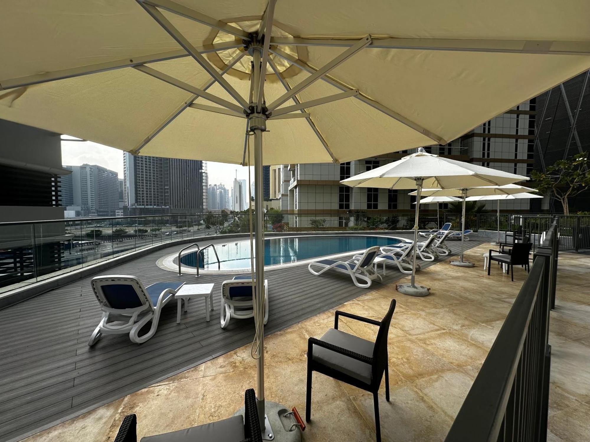 Apartamento Dunya Tower Luxury And 2 Min Walk To Mall And Burj Khalifa In Heart Of Downtown Dubái