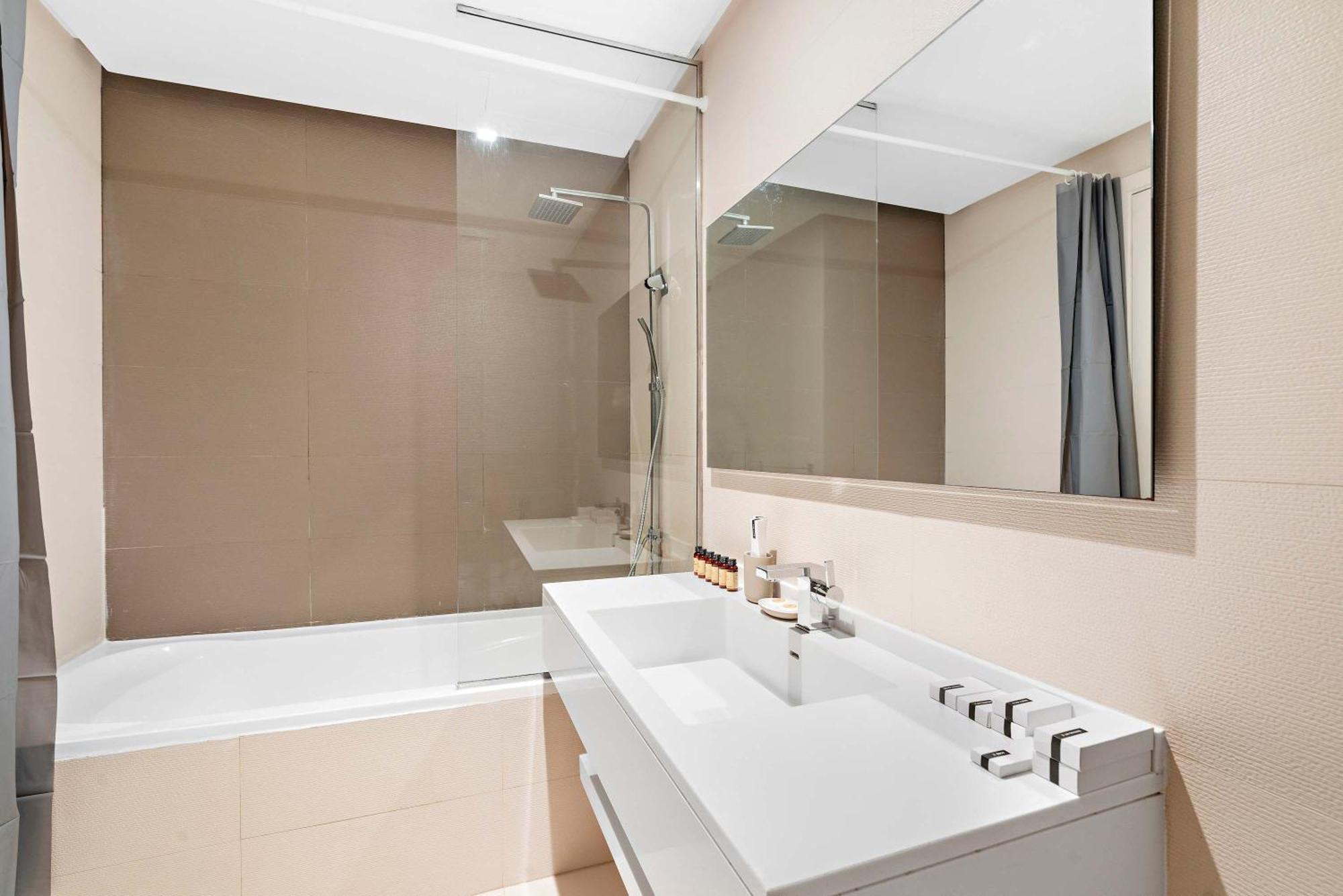Silkhaus Chic 1bdr In West Avenue With Pool & Gym Access Dubaï