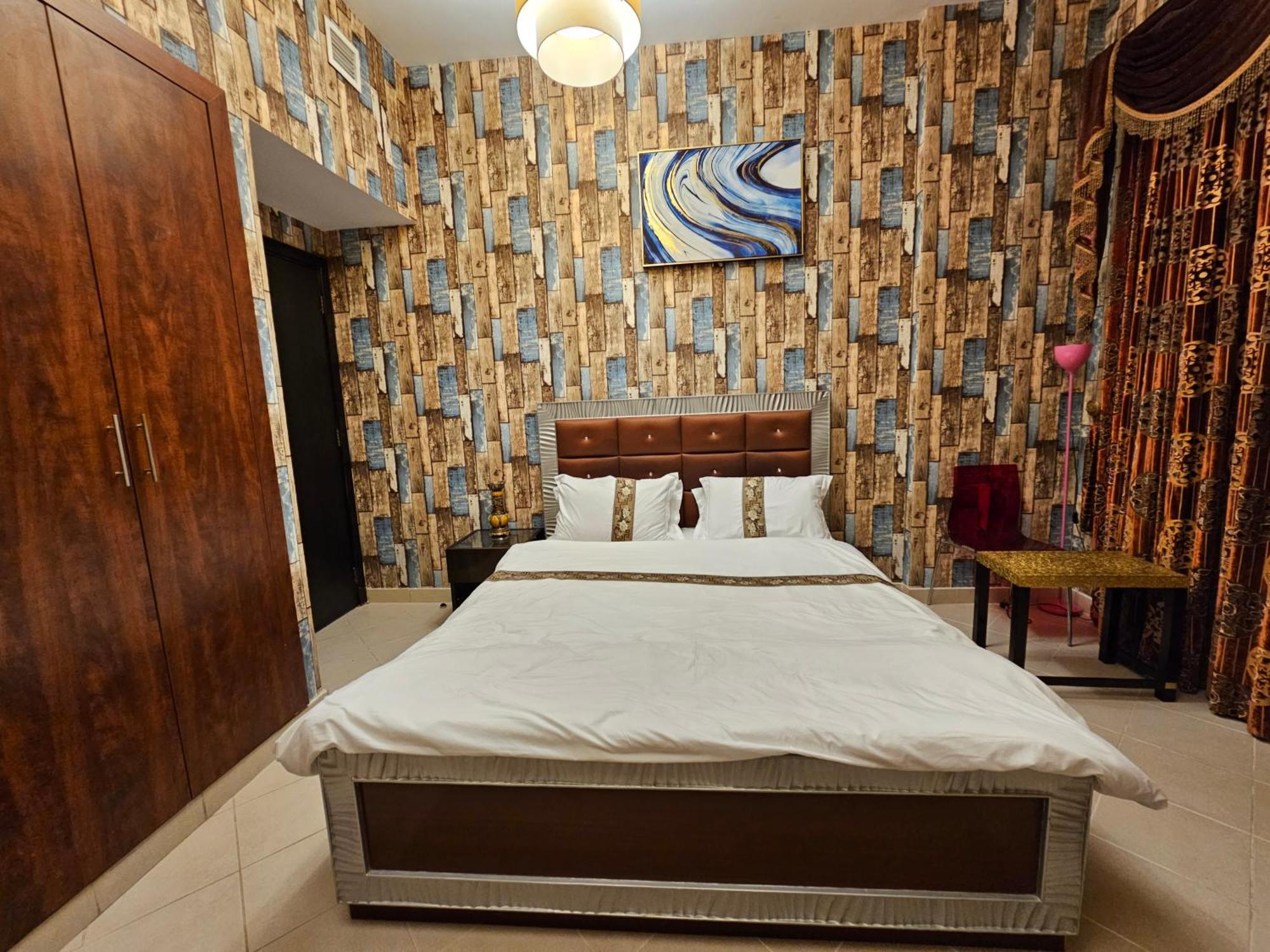 Standard Bedroom With Balcony In Escan Tower Marina Séjour chez l'habitant *