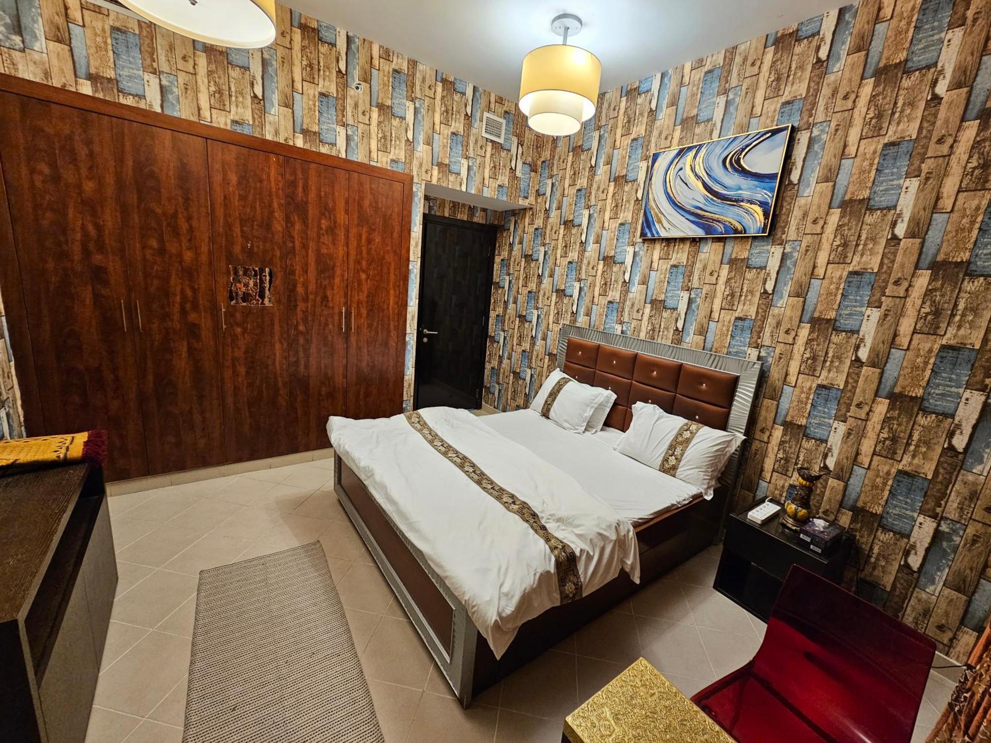 Standard Bedroom With Balcony In Escan Tower Marina Séjour chez l'habitant Dubaï