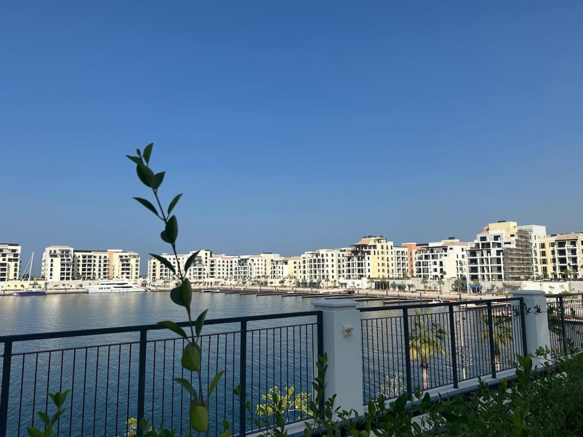 Appartement Waves - Stylish Beachfront Retreat *