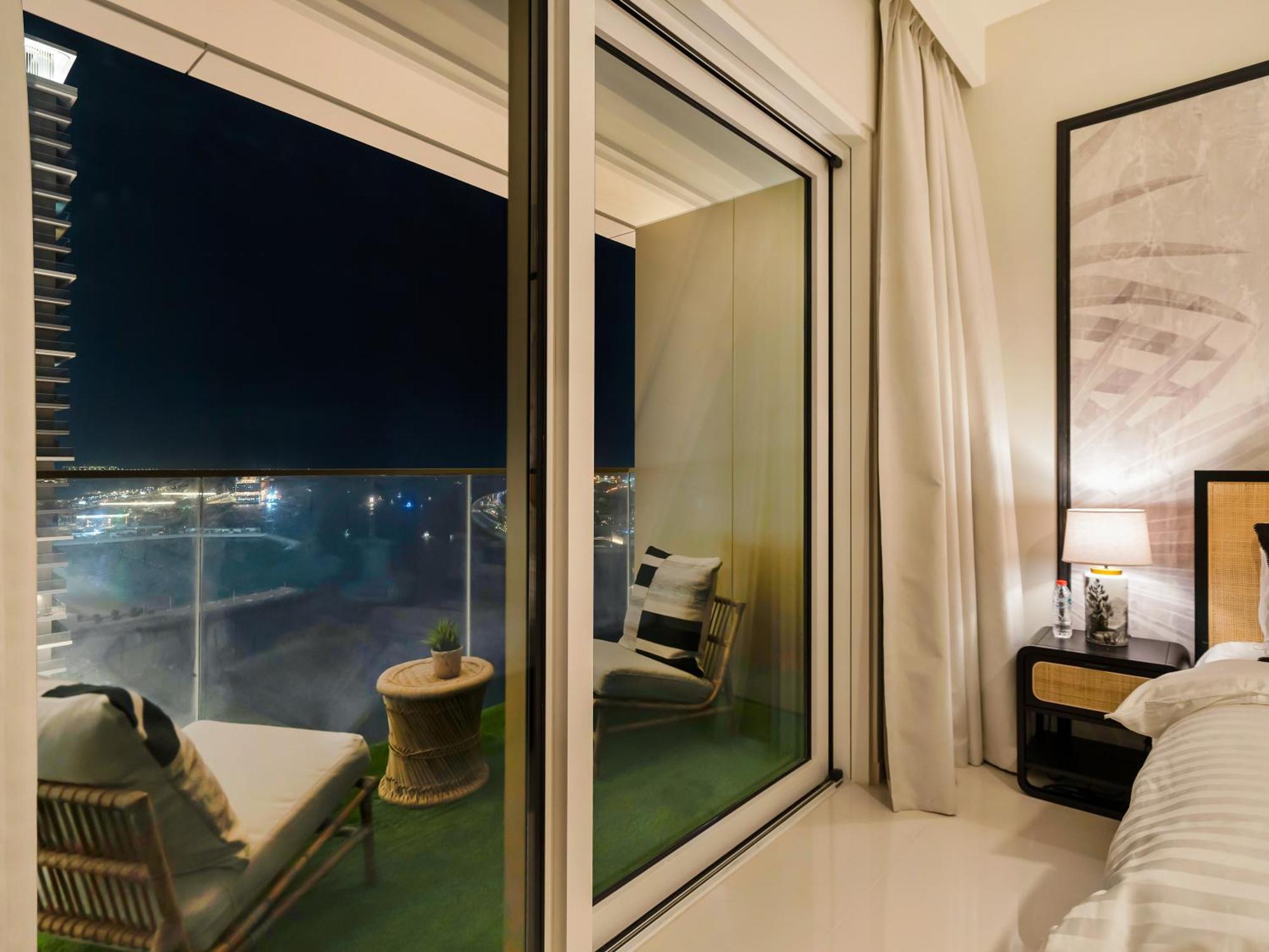 Ultra-luxury 2 Bedroom Beachfront Escape With Sea Views Appartement