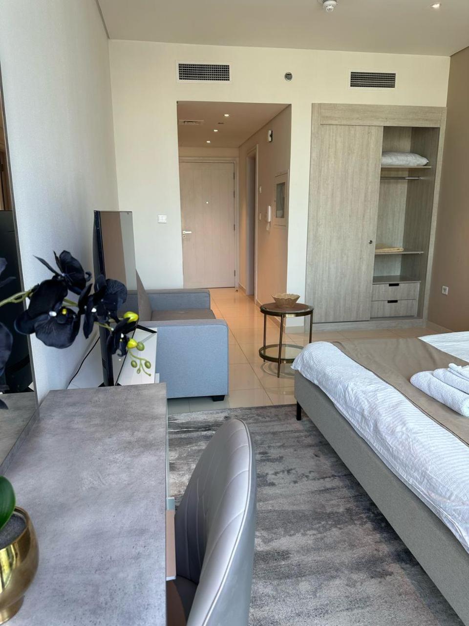 Apartment Seven Palm Jumeirah West Dubai