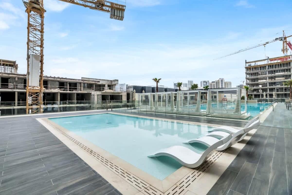 Appartement Exceptional 1br Flat Wbalcony Gym & Pool In Jvc Dubaï