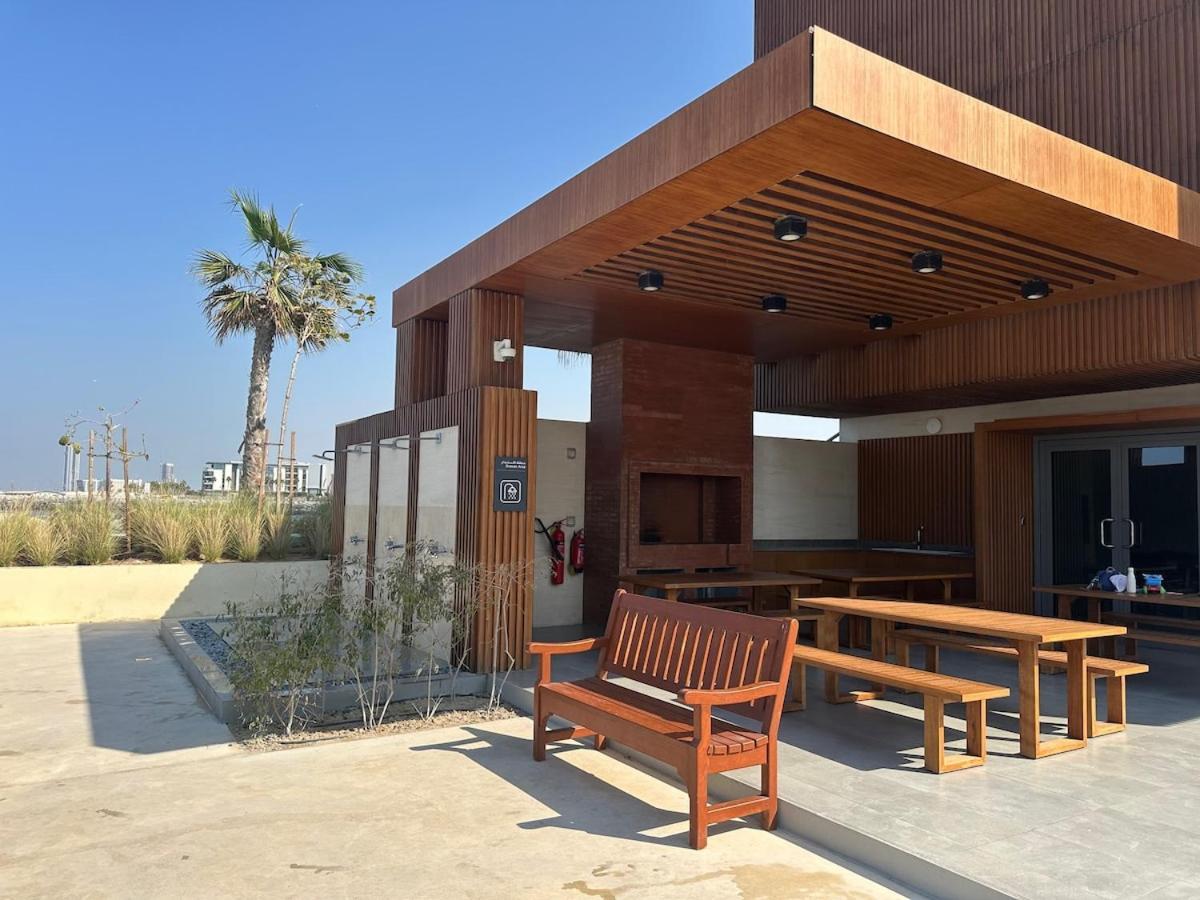 Waves - Stylish Beachfront Retreat * Dubaï