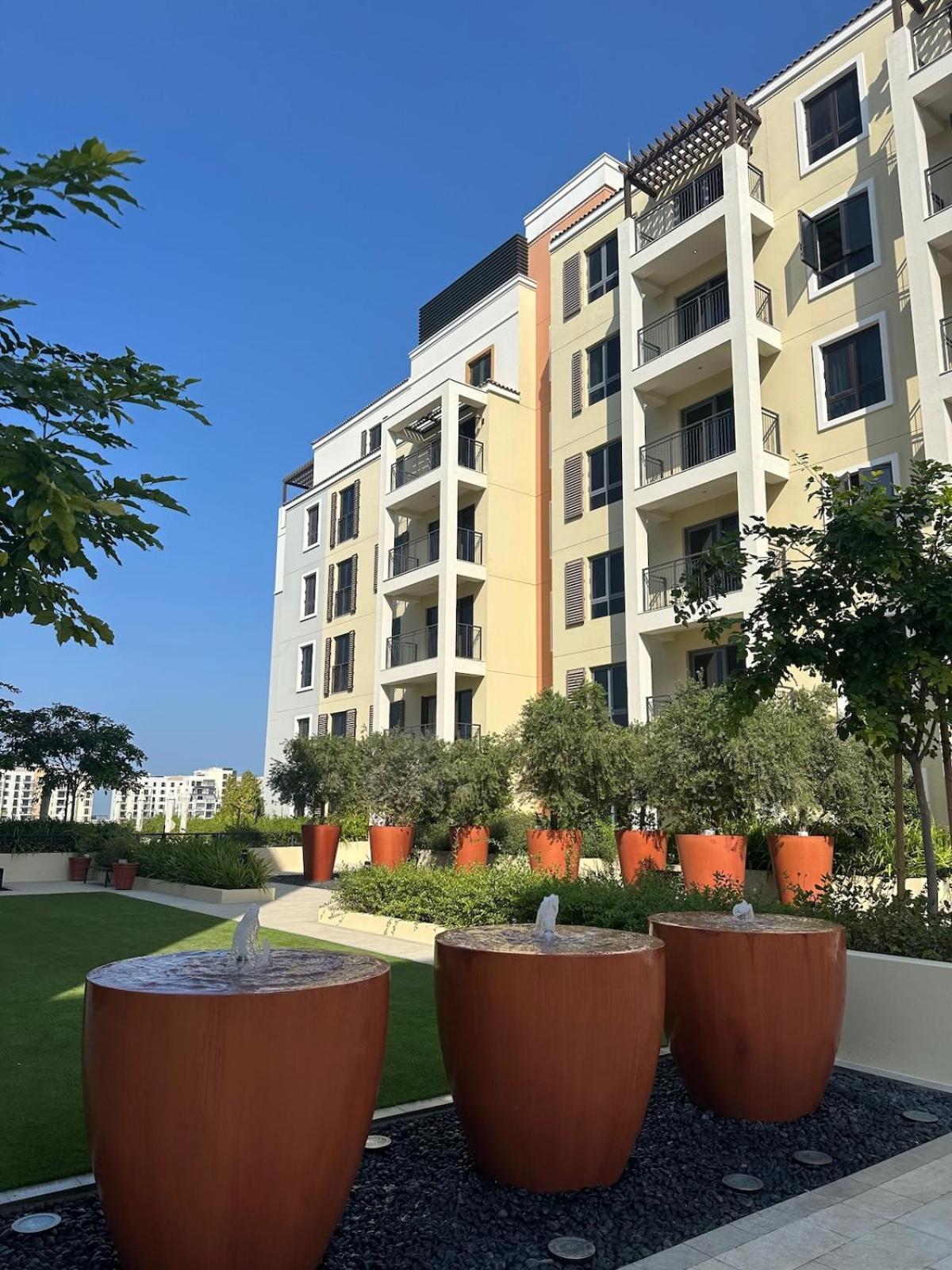Lägenhet Waves - Stylish Beachfront Retreat Dubai