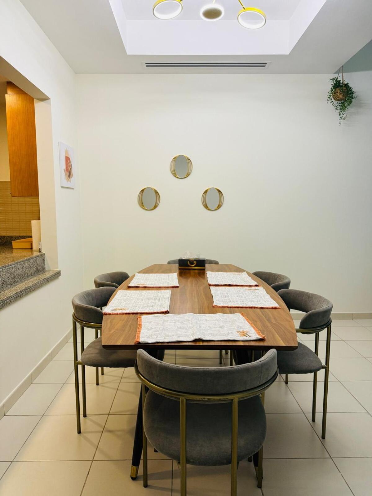 Nivis Find-affordable & Spacious 1 Bhk- 10 Mins To Mall Lejlighed *