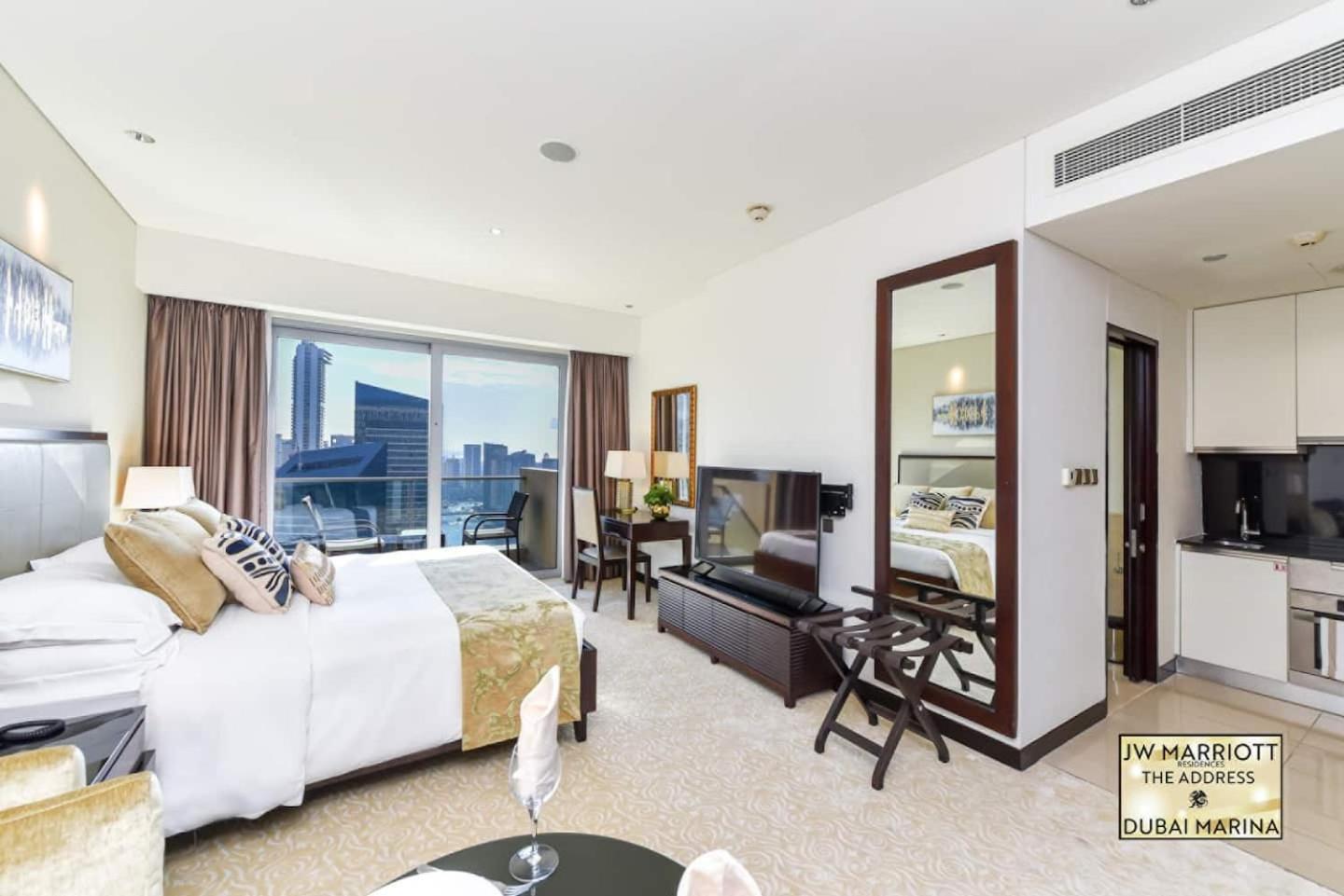 Luxury Living At The Address Marina! Apartment Dubai