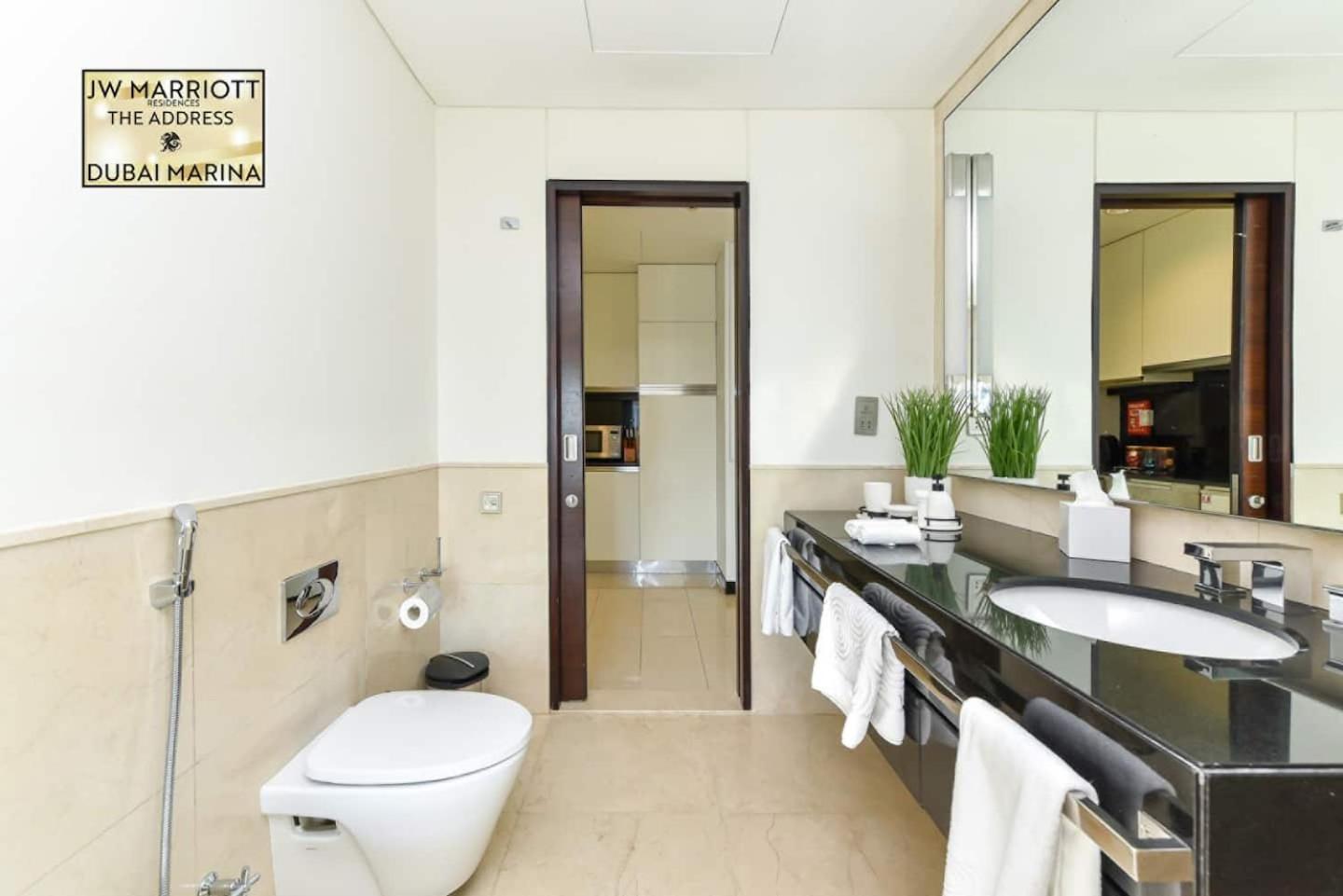 Apartment Luxury Living At The Address Marina! Dubai