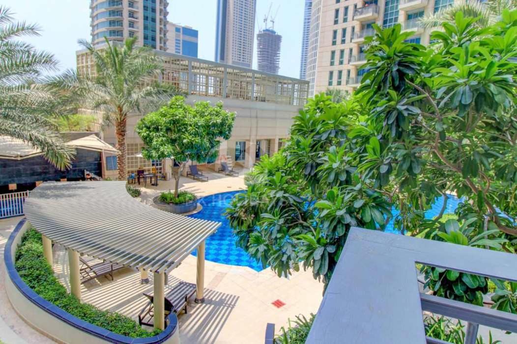Appartement Stylish 1br In Downtown With Fountain Views Dubaï