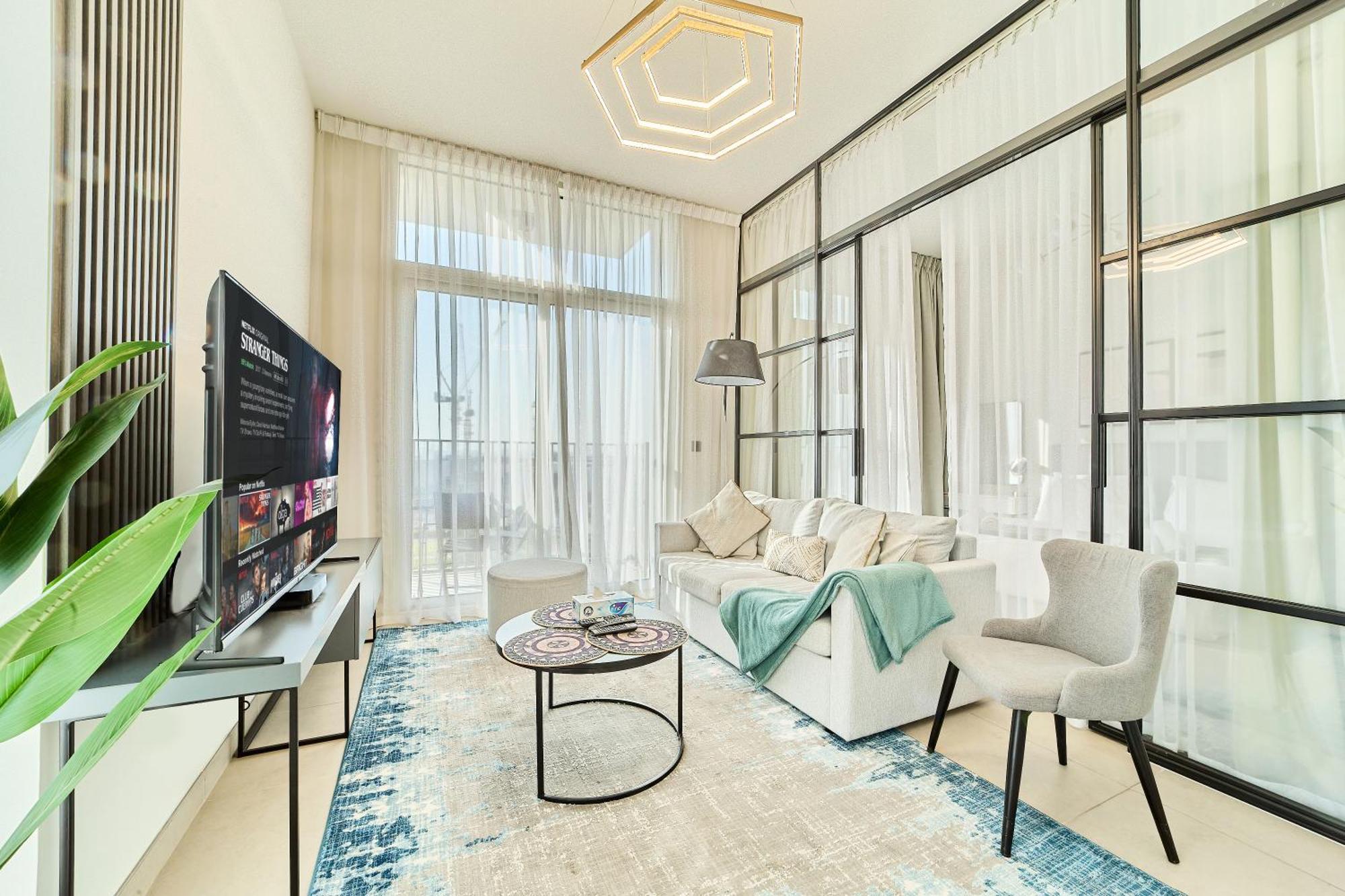 Stylish 2br Steps From Hills Mall Dubaï