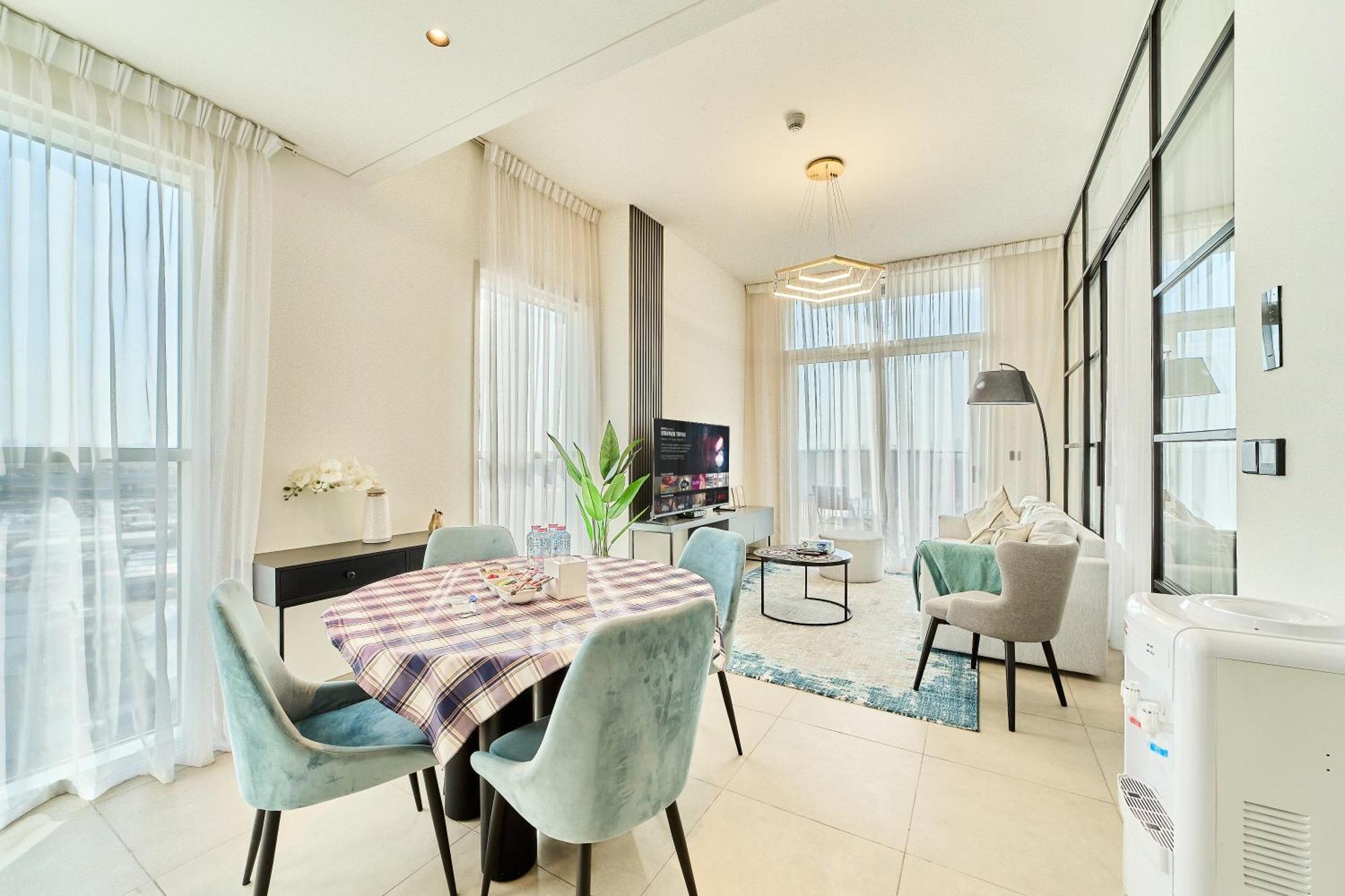 Stylish 2br Steps From Hills Mall * Dubaï