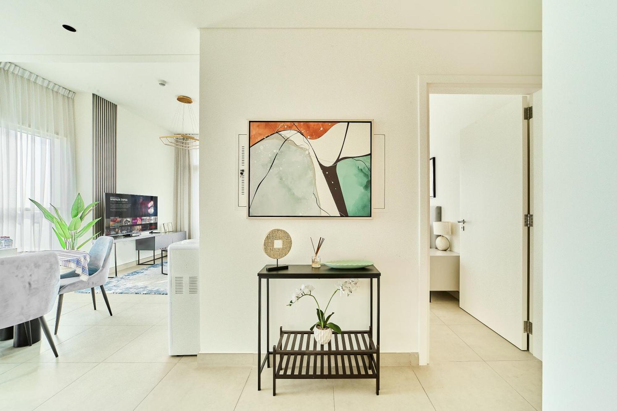 Stylish 2br Steps From Hills Mall
