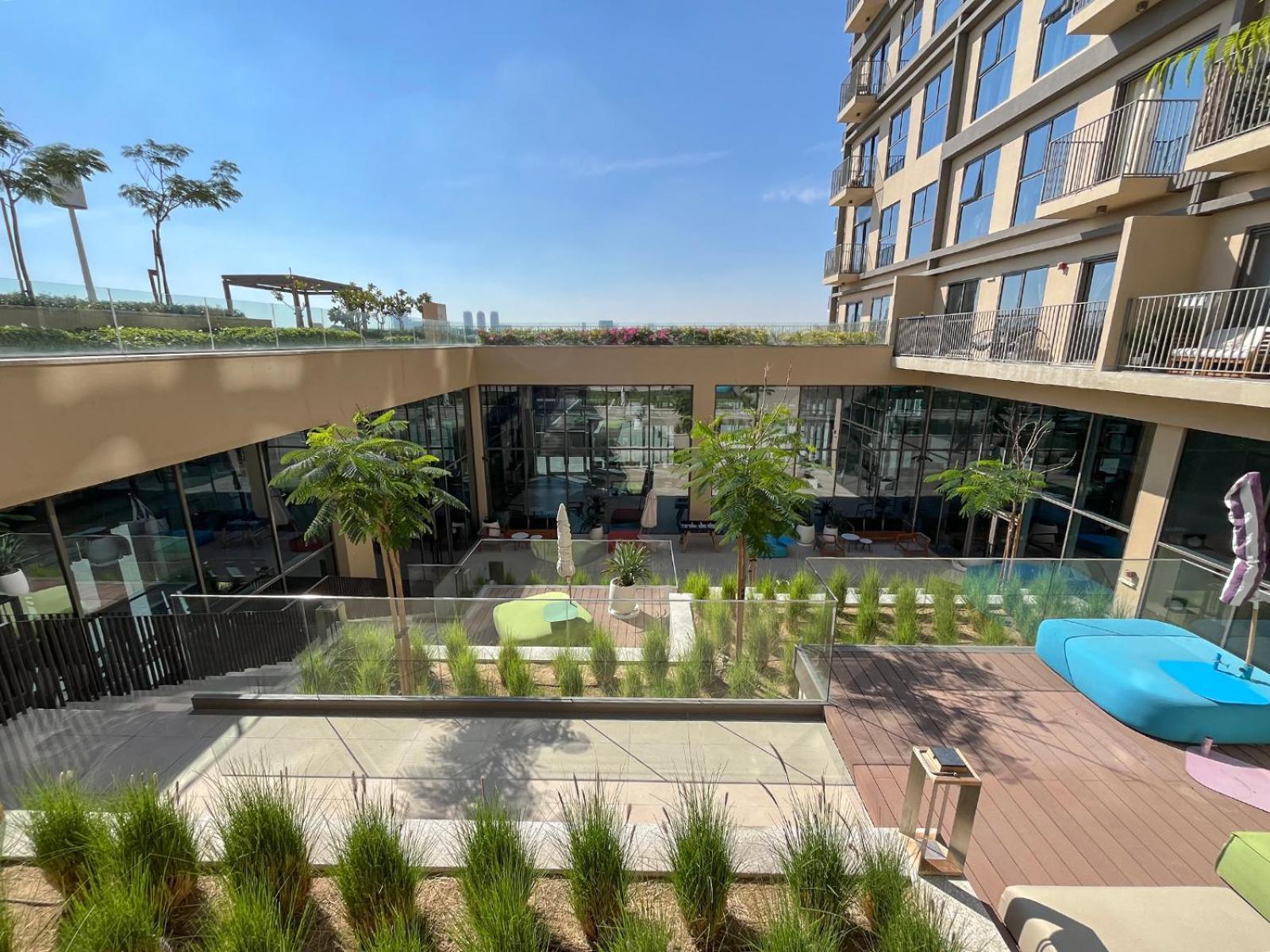 Stylish 2br Steps From Hills Mall *
