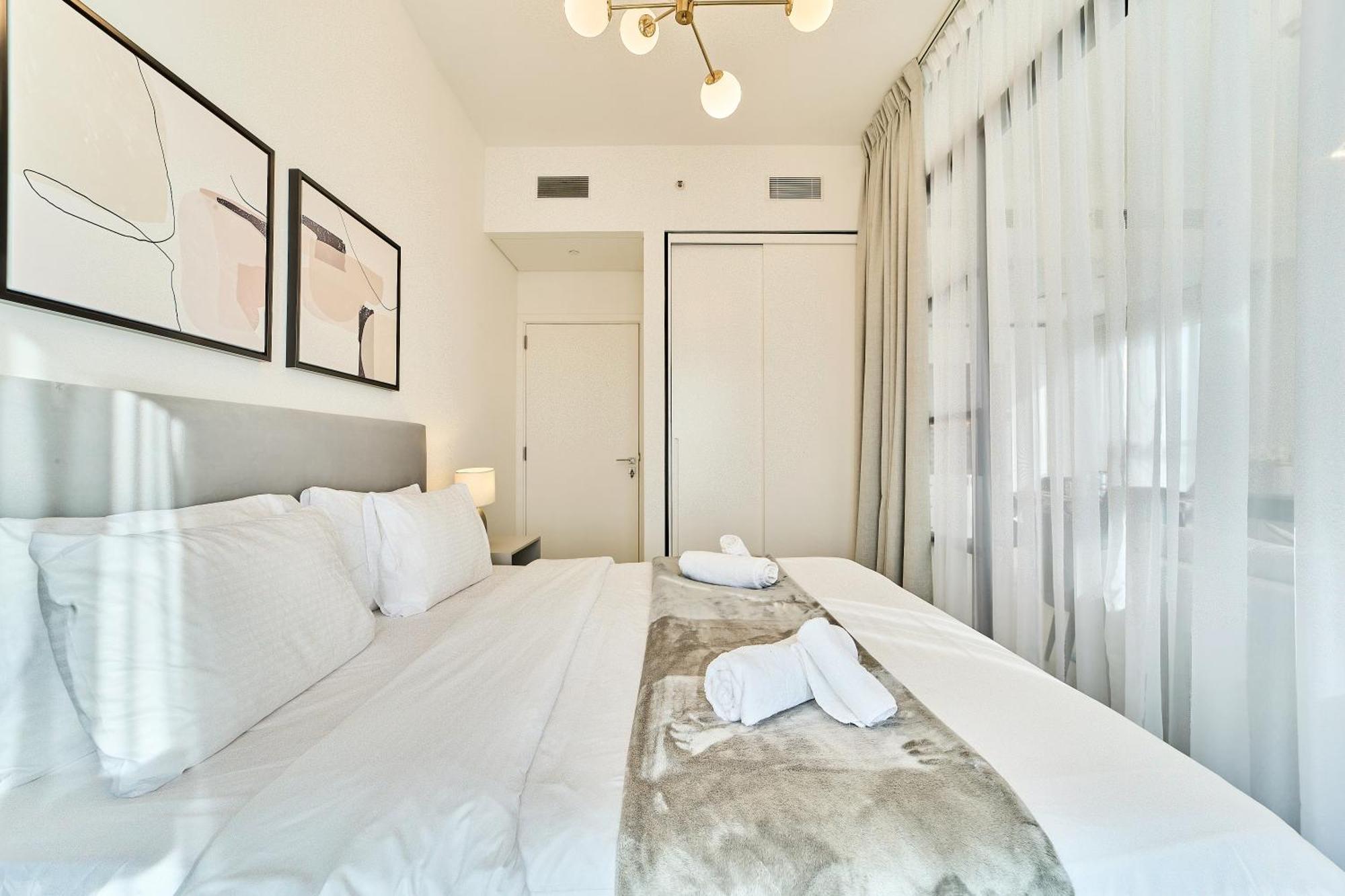 Stylish 2br Steps From Hills Mall Appartement