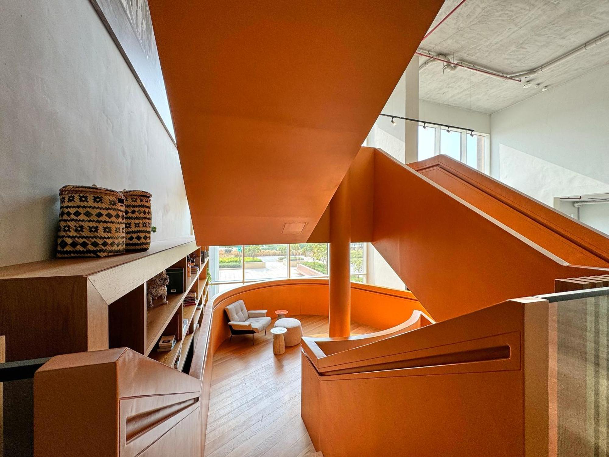 Stylish 2br Steps From Hills Mall Appartement