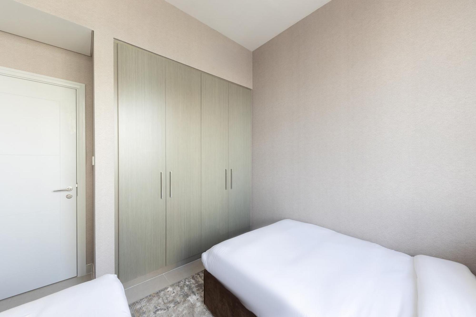 Royal 4br Burj Khalifa View Mall