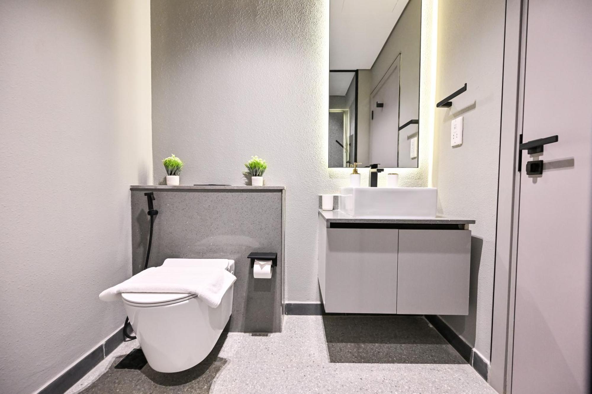 Charming In Meydan By Deleguest Apartament *